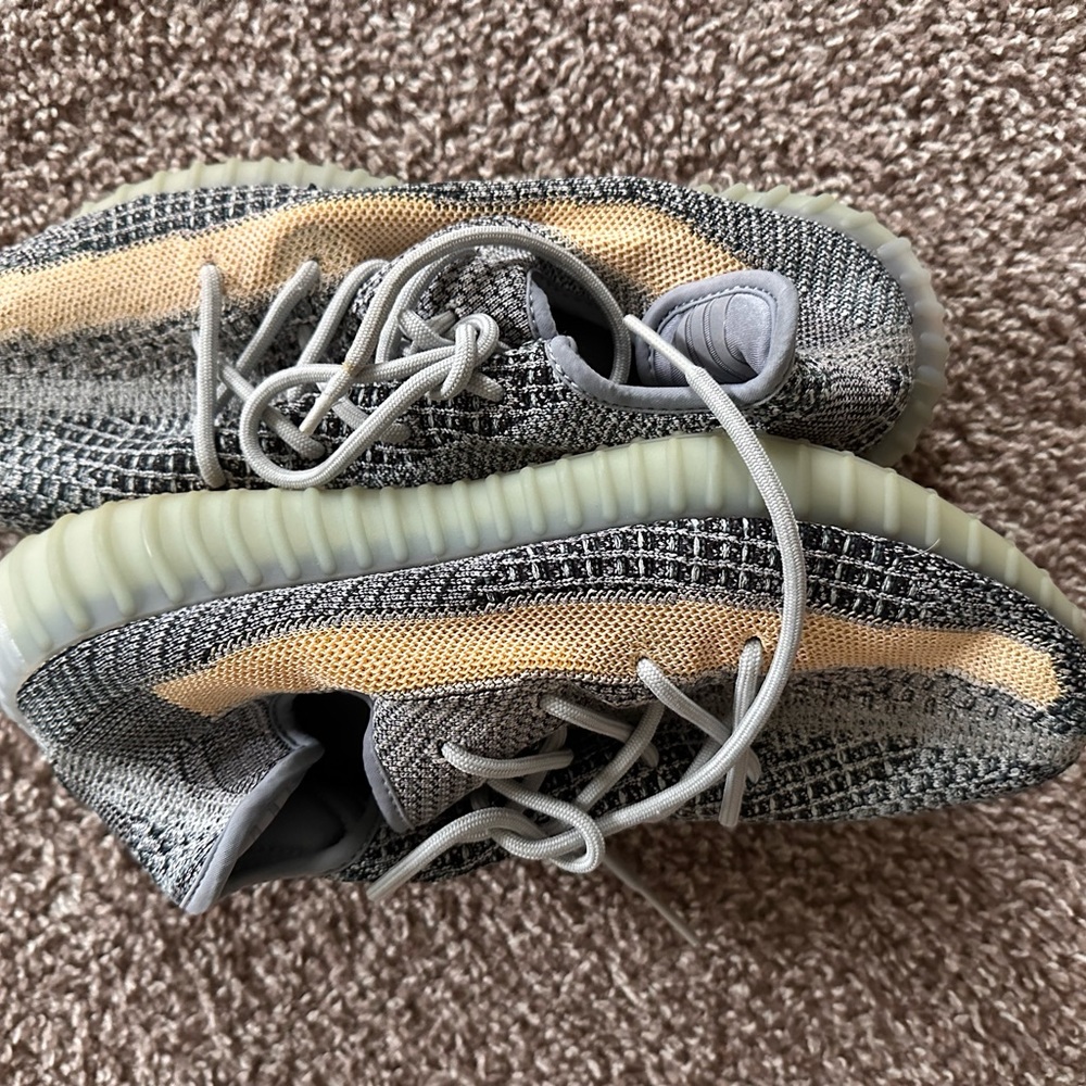 Mens YEEZY . Used condition . Well kept .Authentic . Lightweight . Comfortable .